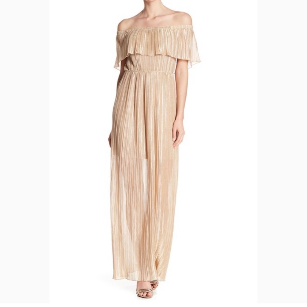 Dress the population of the shoulder gold dress